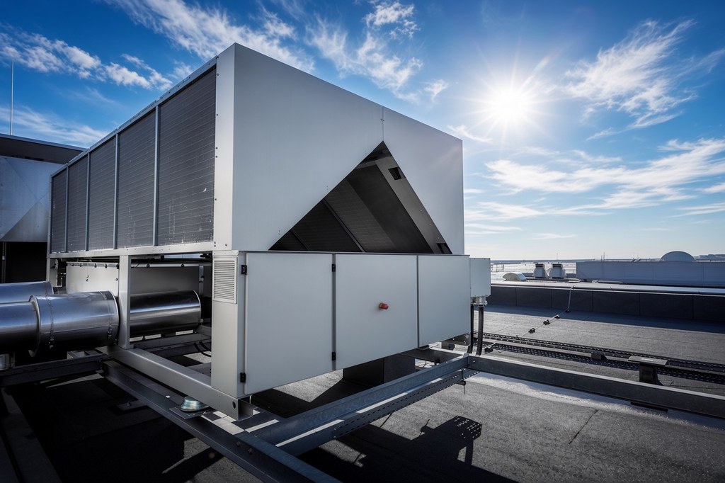 Commercial rooftop air conditioning plant on a commercial building
